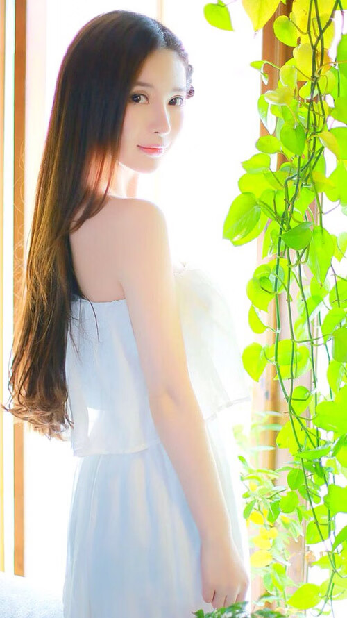 _蓝天热气球赛:在空中遨游极限_,热气球飞上天空的视频