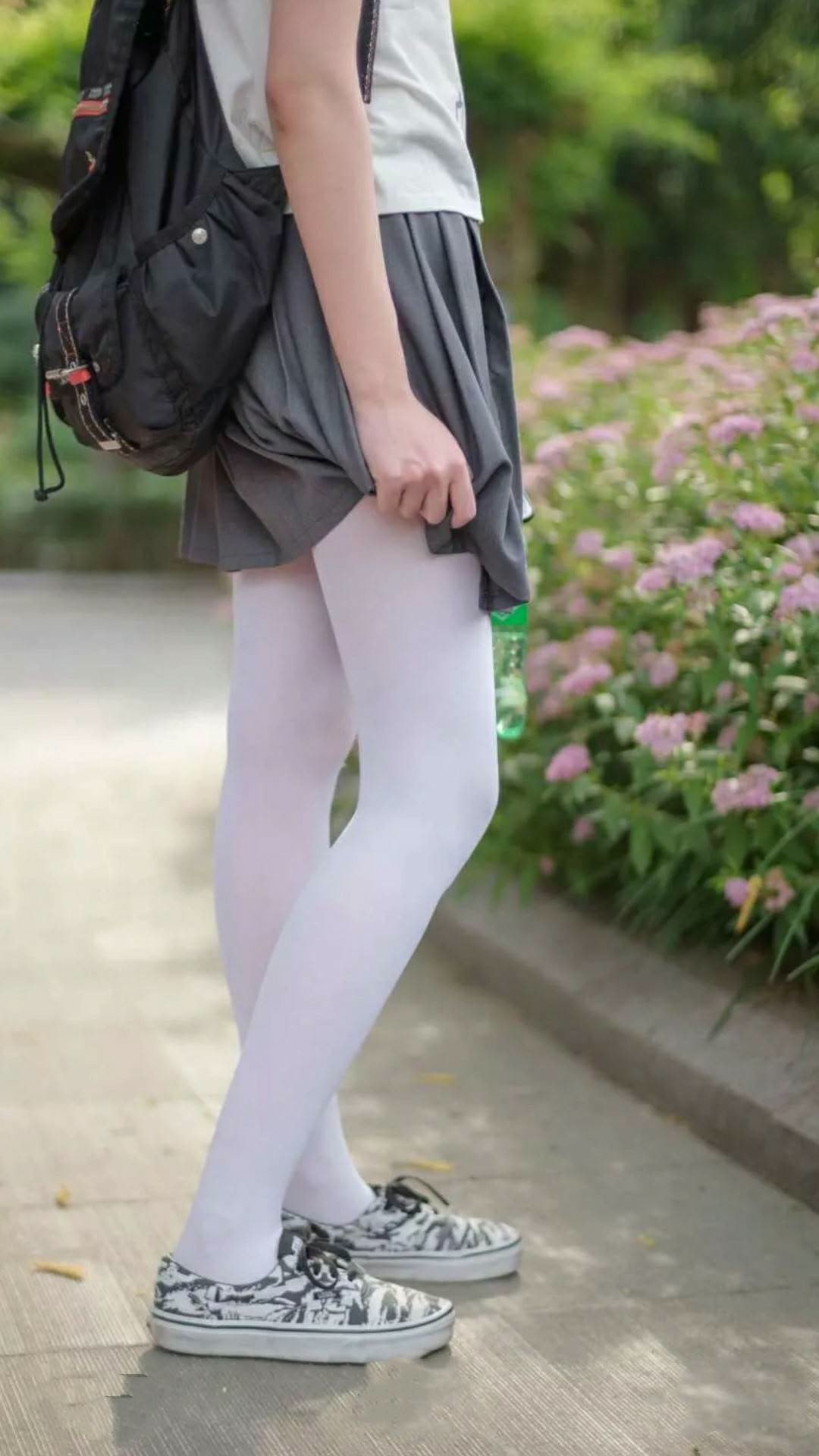 莱比锡、勒沃库森争夺欧冠席位，莱比锡火车头对勒沃库森