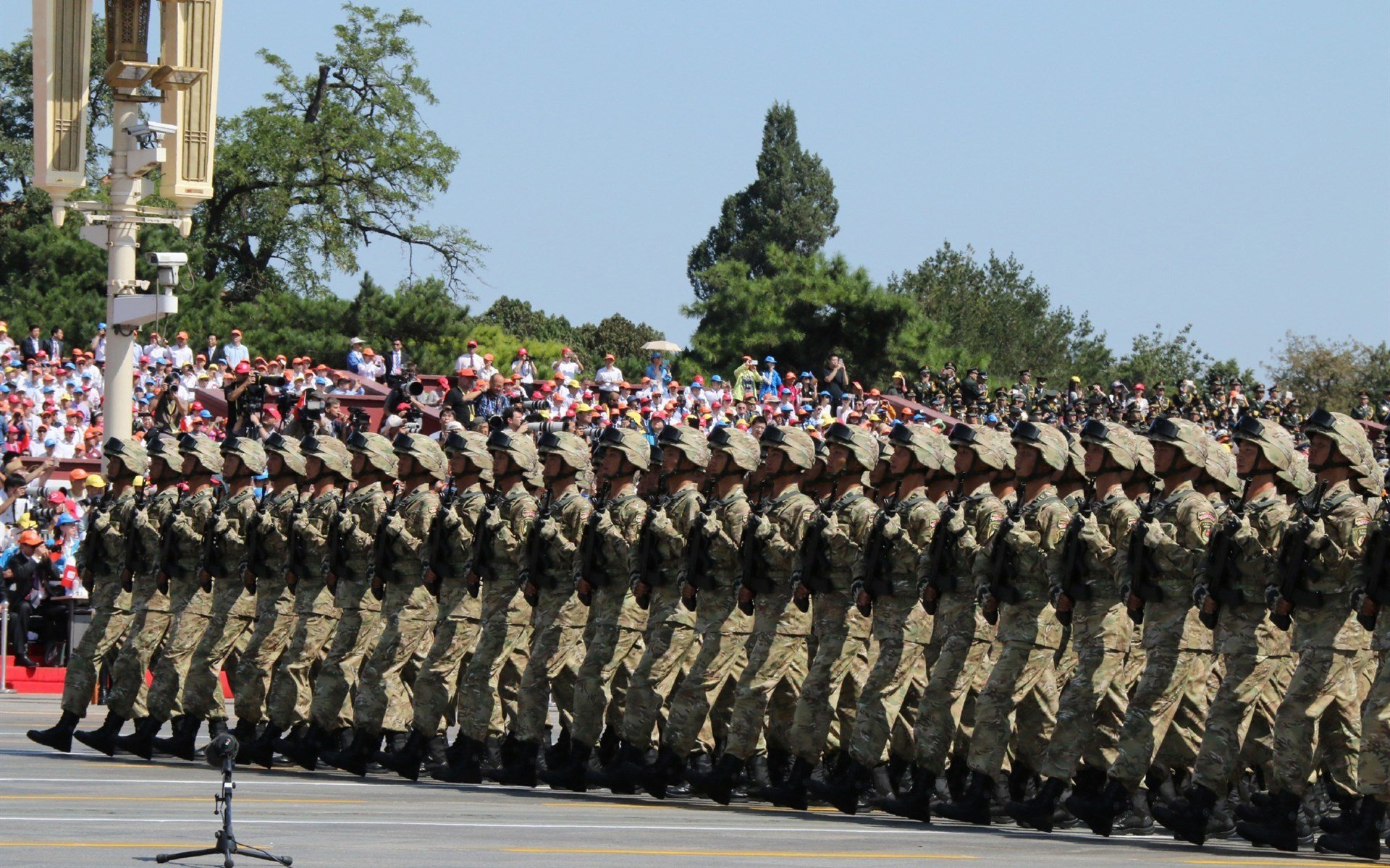 德甲现场火爆：攻守激烈，精彩迭起！，德甲榜首大战